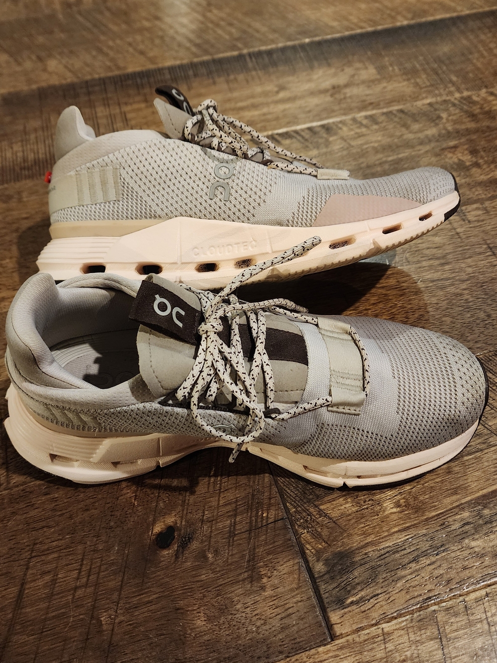 On Cloud Running Cloudtec Lightweight Women's Running Shoes in Light Gray Pink